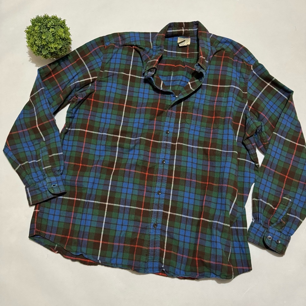 L.L. Bean Men's Blue and Green Plaid Casual Button Down Shirt